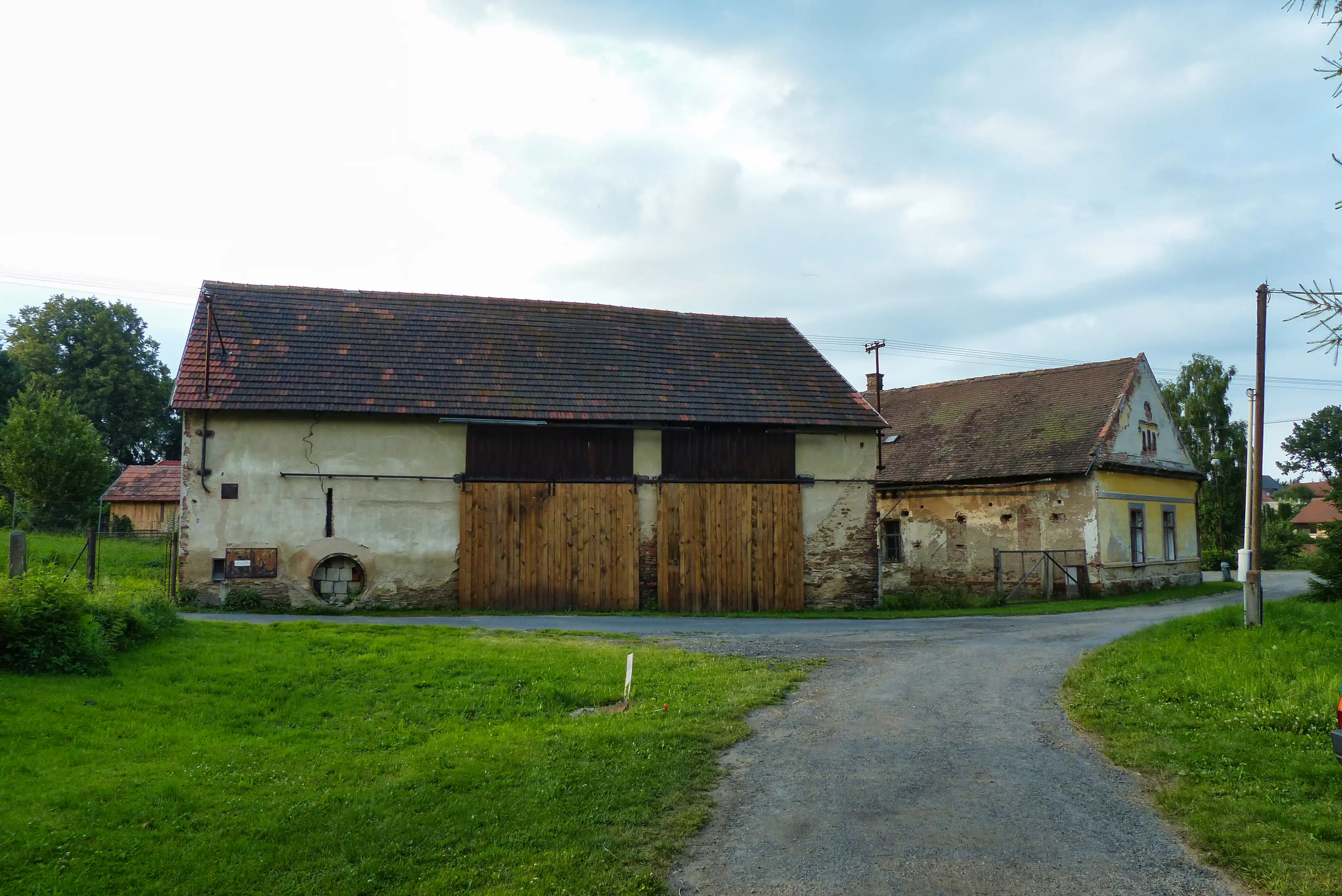 Bývalá hospoda s hospodářstvím