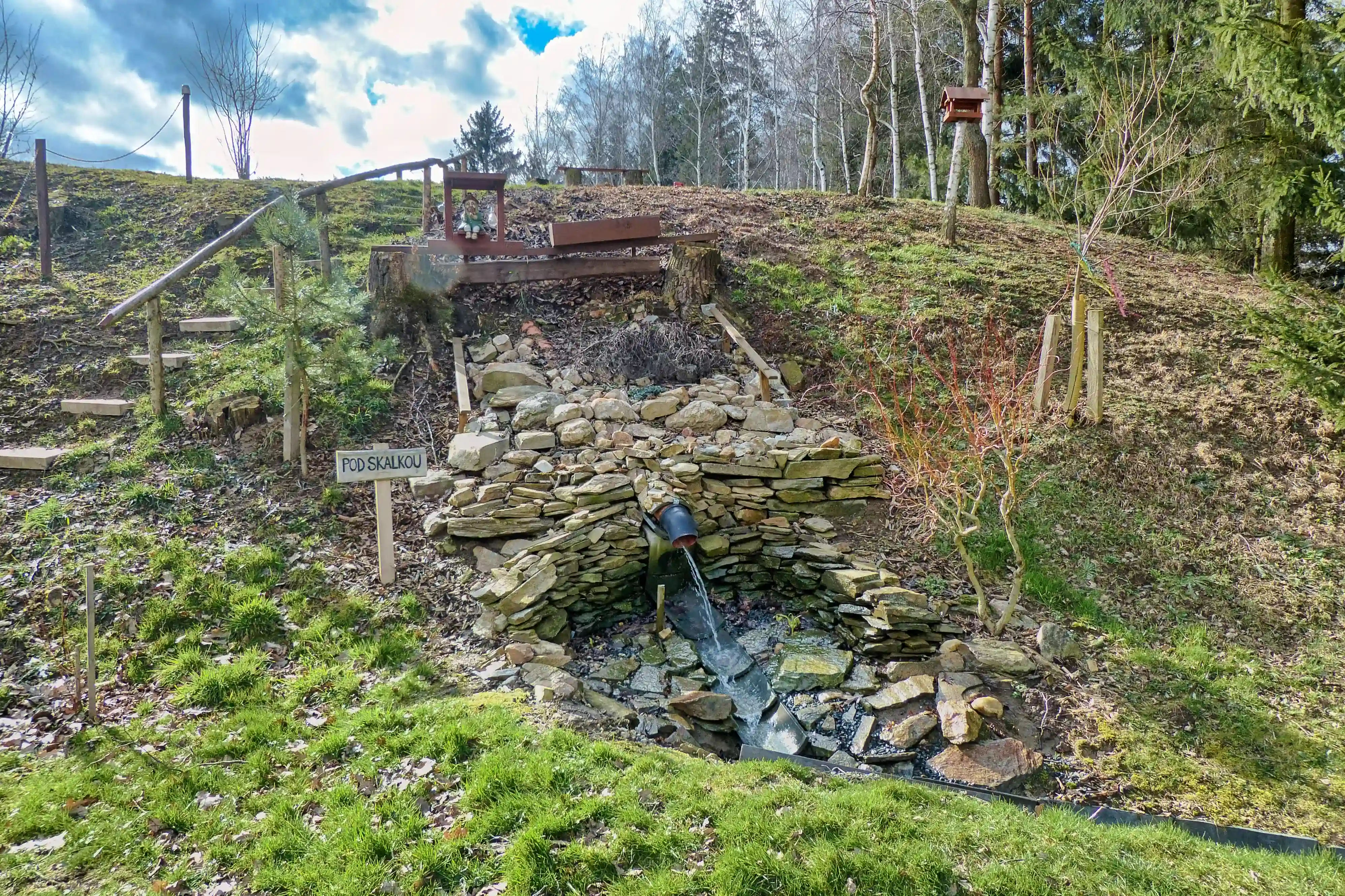 Na louce pod kostelem